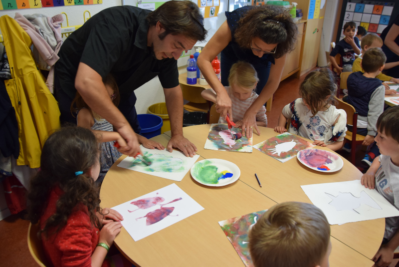 Première étape des pochoirs, ne pas mettre trop de peinture conseille Sébastien chebret (c) LFVH