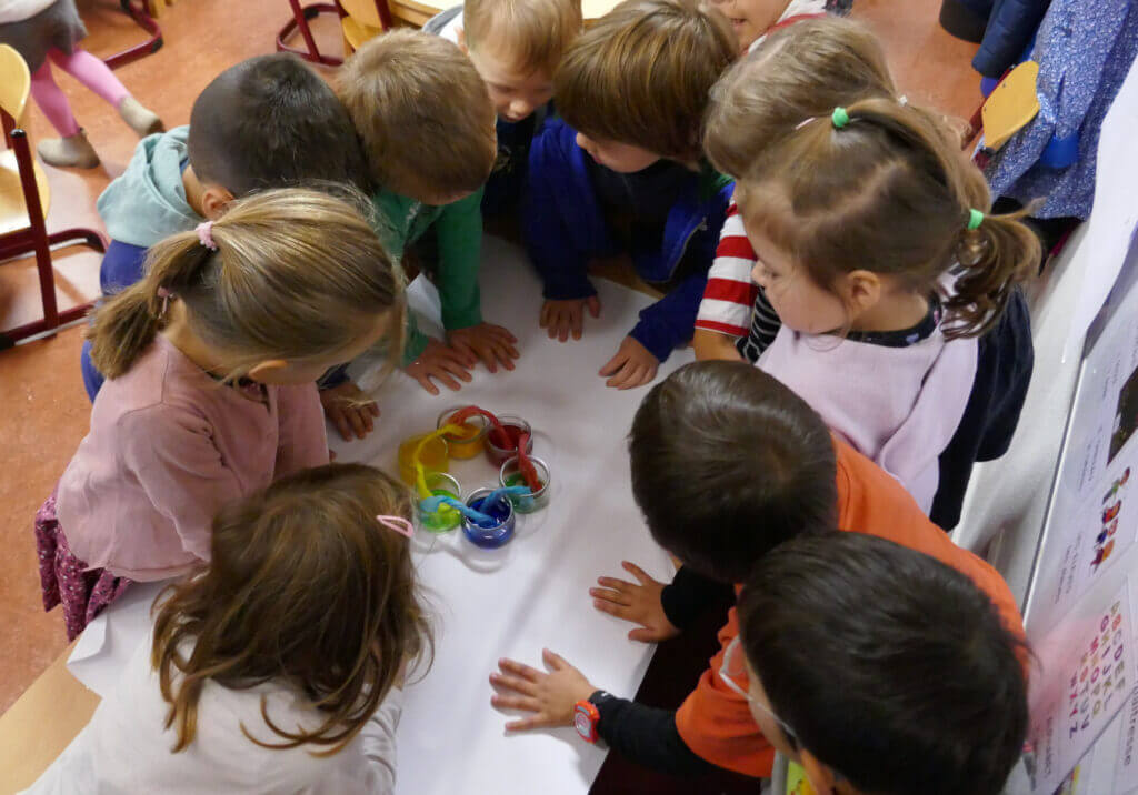 LFVH enfants maternelle couleurs