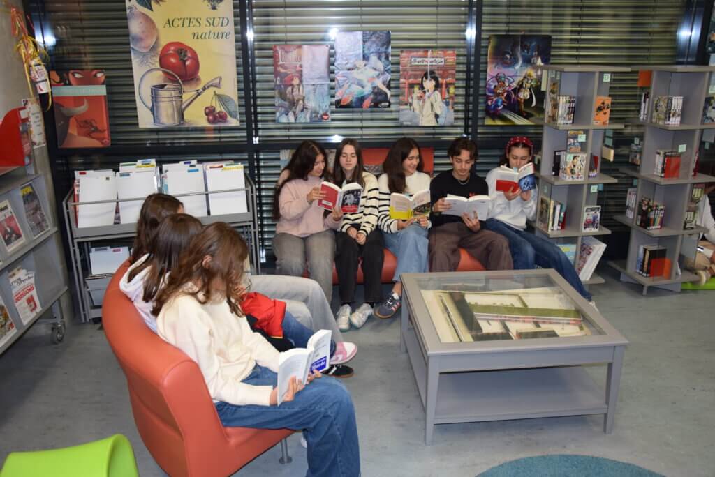 Elèves- lecture- bibliothèque