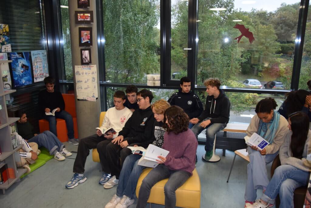 Eleves livres bibliothèque