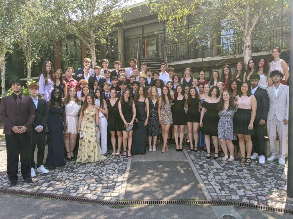 La promotion de Terminales du Lycée français international victor Hugo de Francfort lors de la cérémonie de diplômes le 26 juin 2026