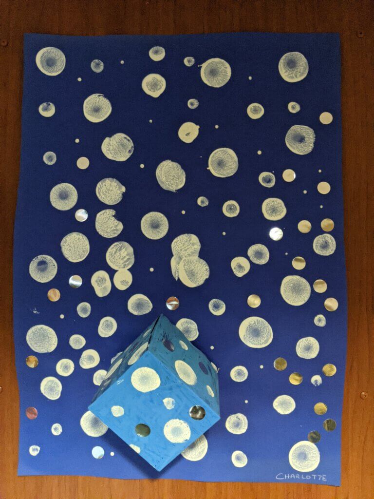 Oeuvre maternelle bleu et blanc